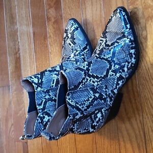 WOMENS SNAKESKIN ANKLE BOOTS SIZE 6M